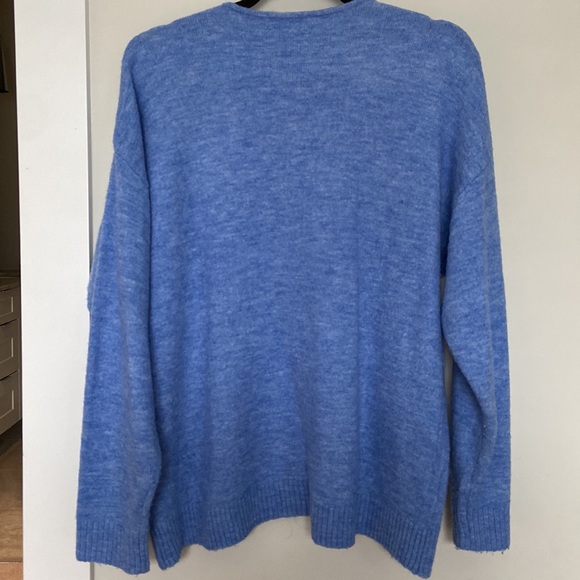 H&M Sweater - Picture 2 of 3